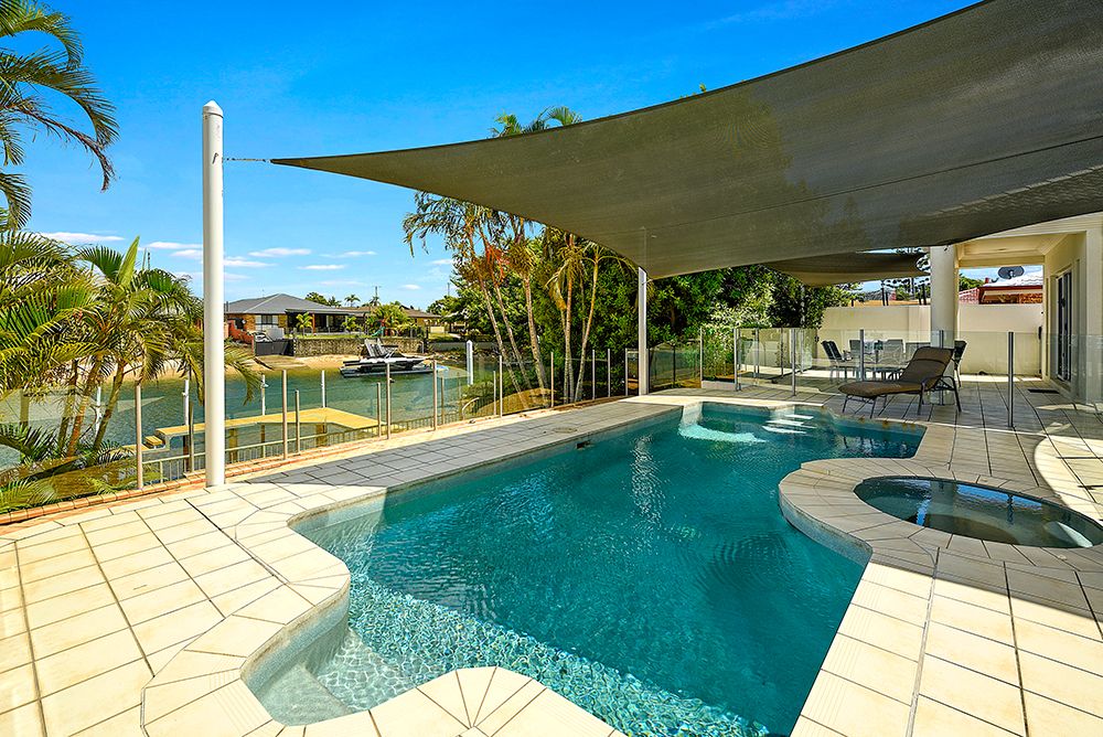 31 Beverley Crescent, Broadbeach Waters QLD 4218, Image 2