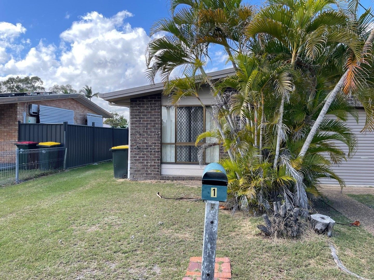 2 bedrooms Apartment / Unit / Flat in 1/4 Rutherford Street KAWANA QLD, 4701