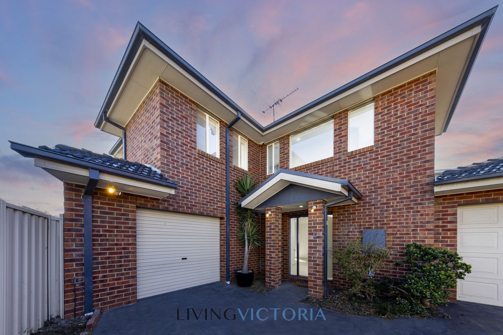 4 bedrooms Townhouse in 3/13 Raglan Court MAIDSTONE VIC, 3012