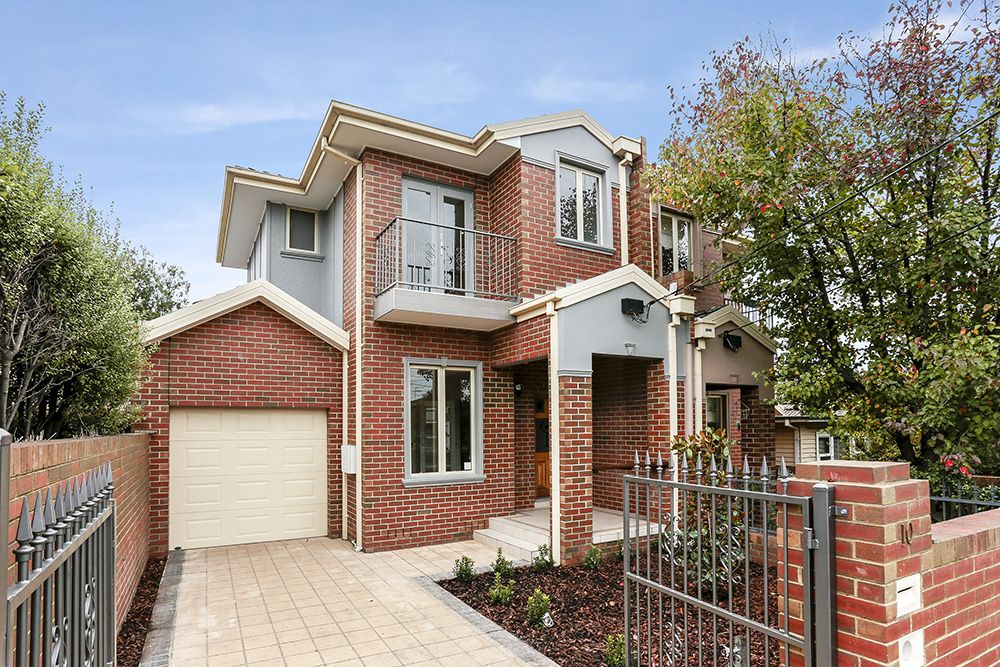 4 bedrooms House in 10 Derry St ABERFELDIE VIC, 3040