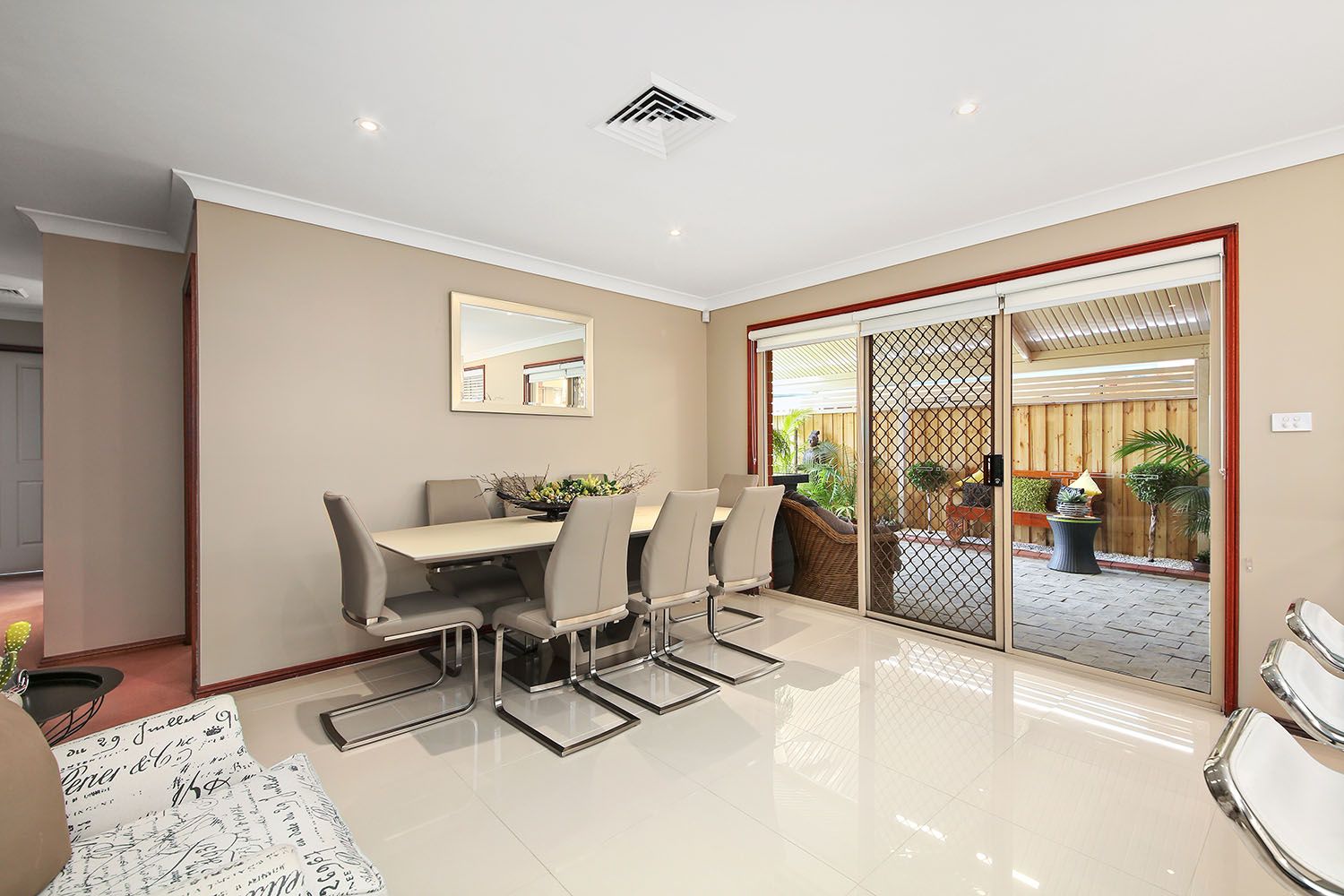 7 Ellesmere Court, Wattle Grove NSW 2173, Image 2