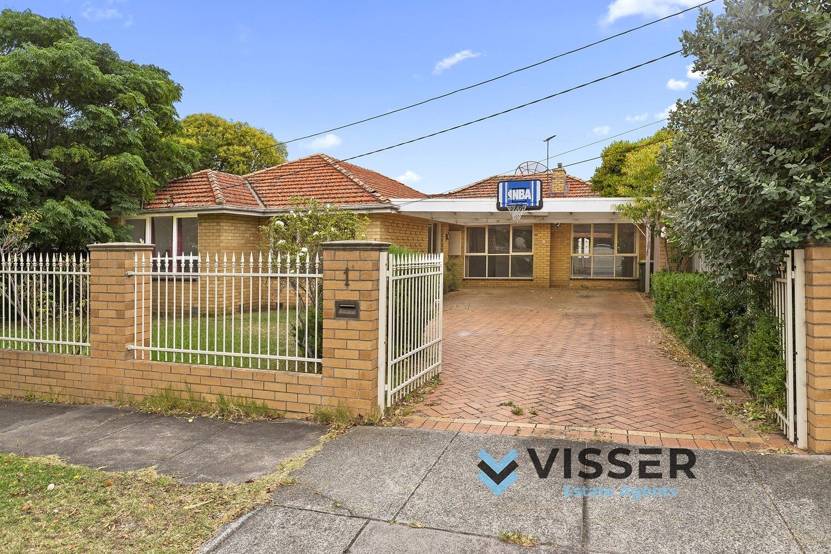 4 bedrooms House in 1 Gray Street BENTLEIGH EAST VIC, 3165