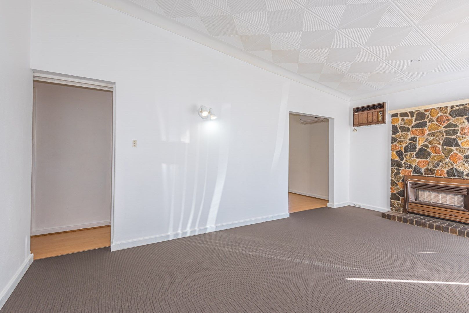 2 bedrooms House in 15 Dupre Lane LATHLAIN WA, 6100