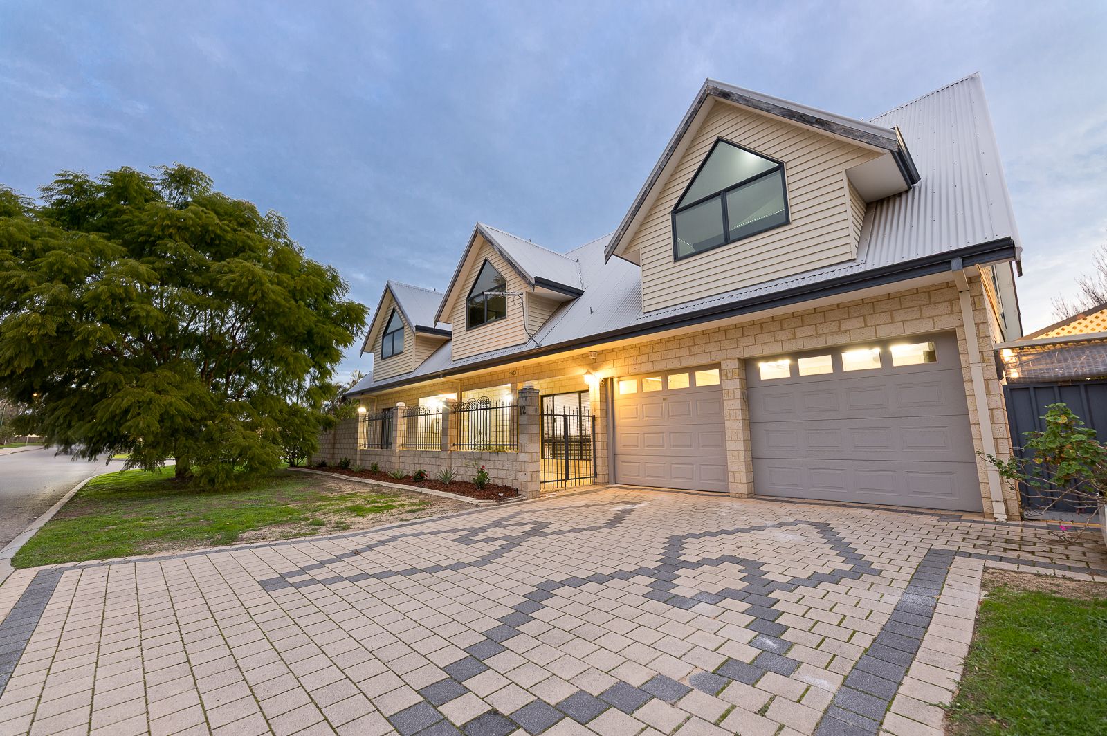 4 bedrooms House in 12 Kanella Road SHELLEY WA, 6148