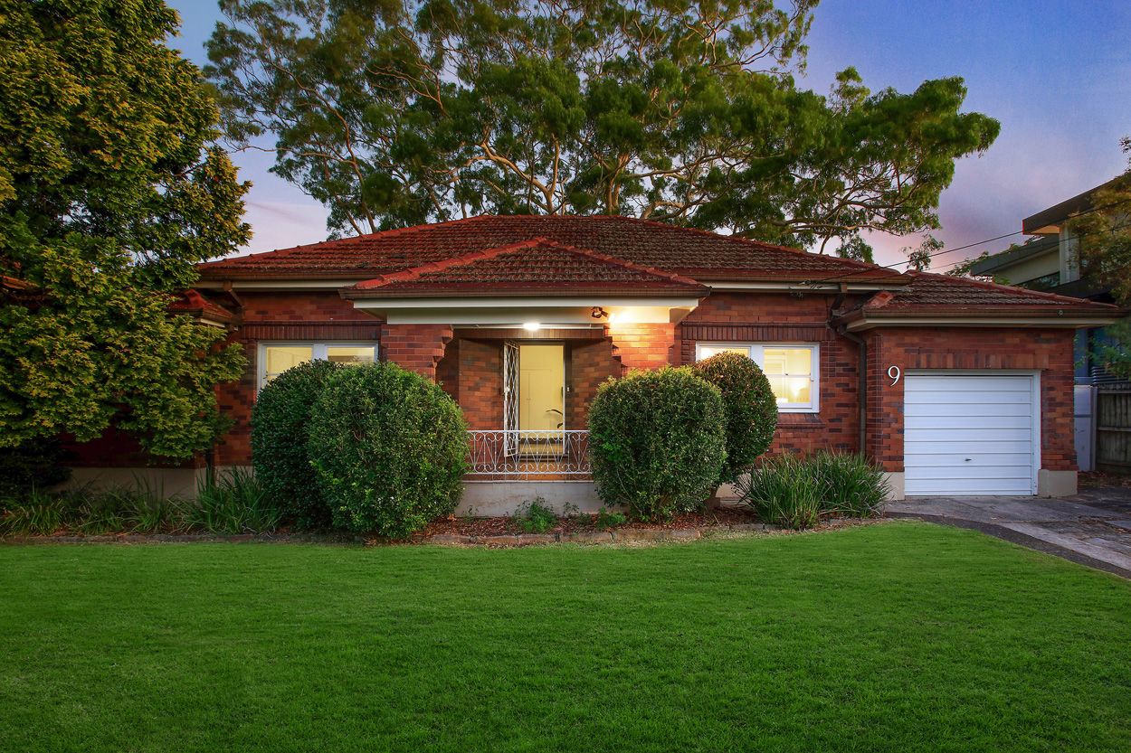 4 bedrooms House in 9 Rowe Street ROSEVILLE CHASE NSW, 2069