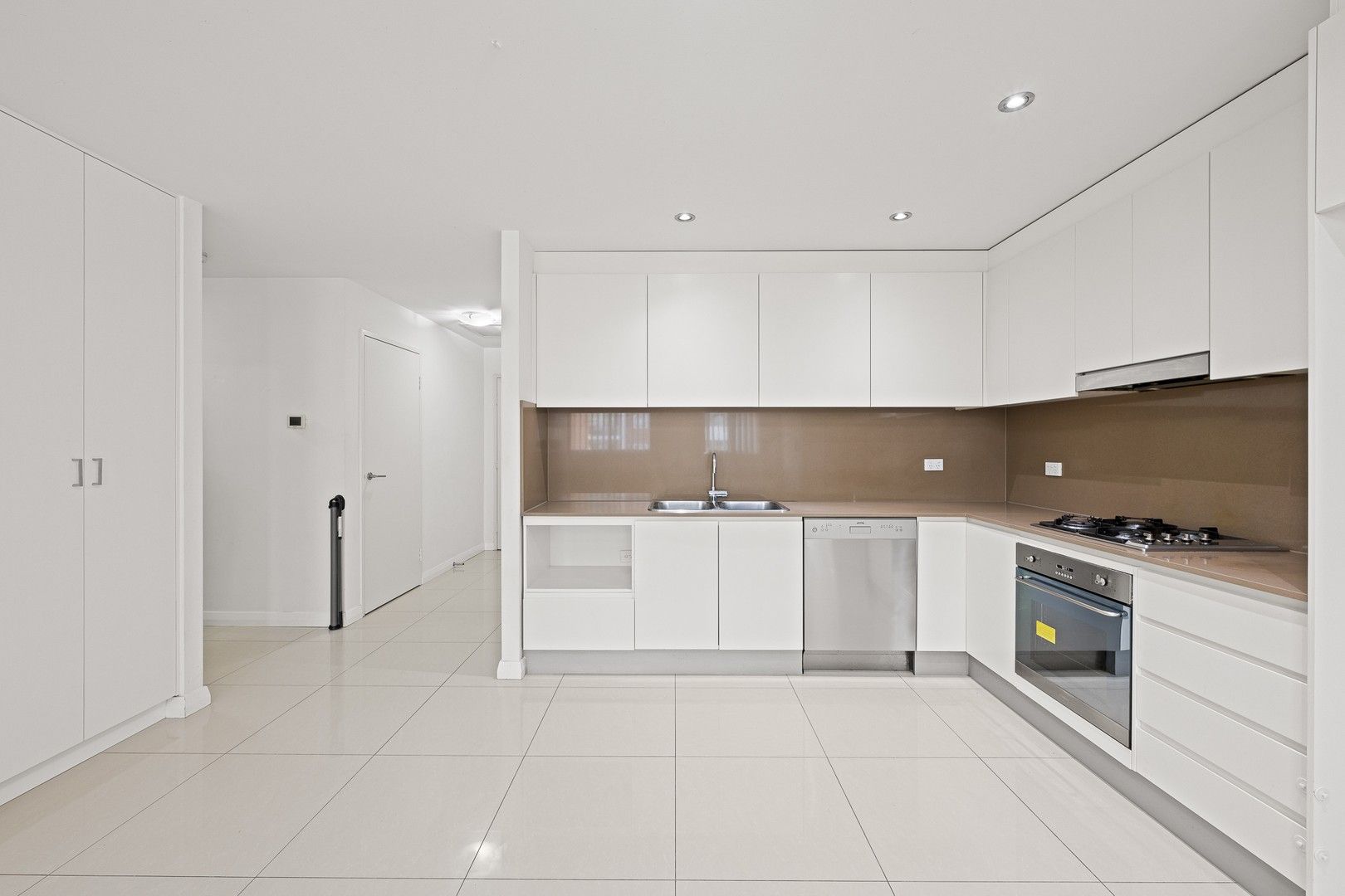 2 bedrooms Apartment / Unit / Flat in 2206/43 Wilson St, BOTANY NSW, 2019