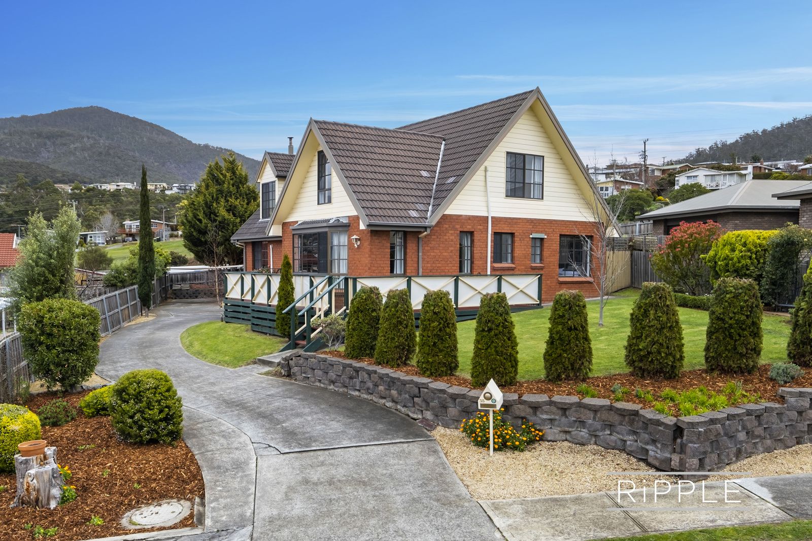 35 Chardonnay Drive, Berriedale Property History & Address Research