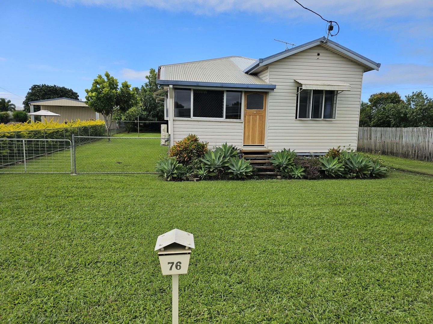 2 bedrooms House in 76 NORHAM Road AYR QLD, 4807