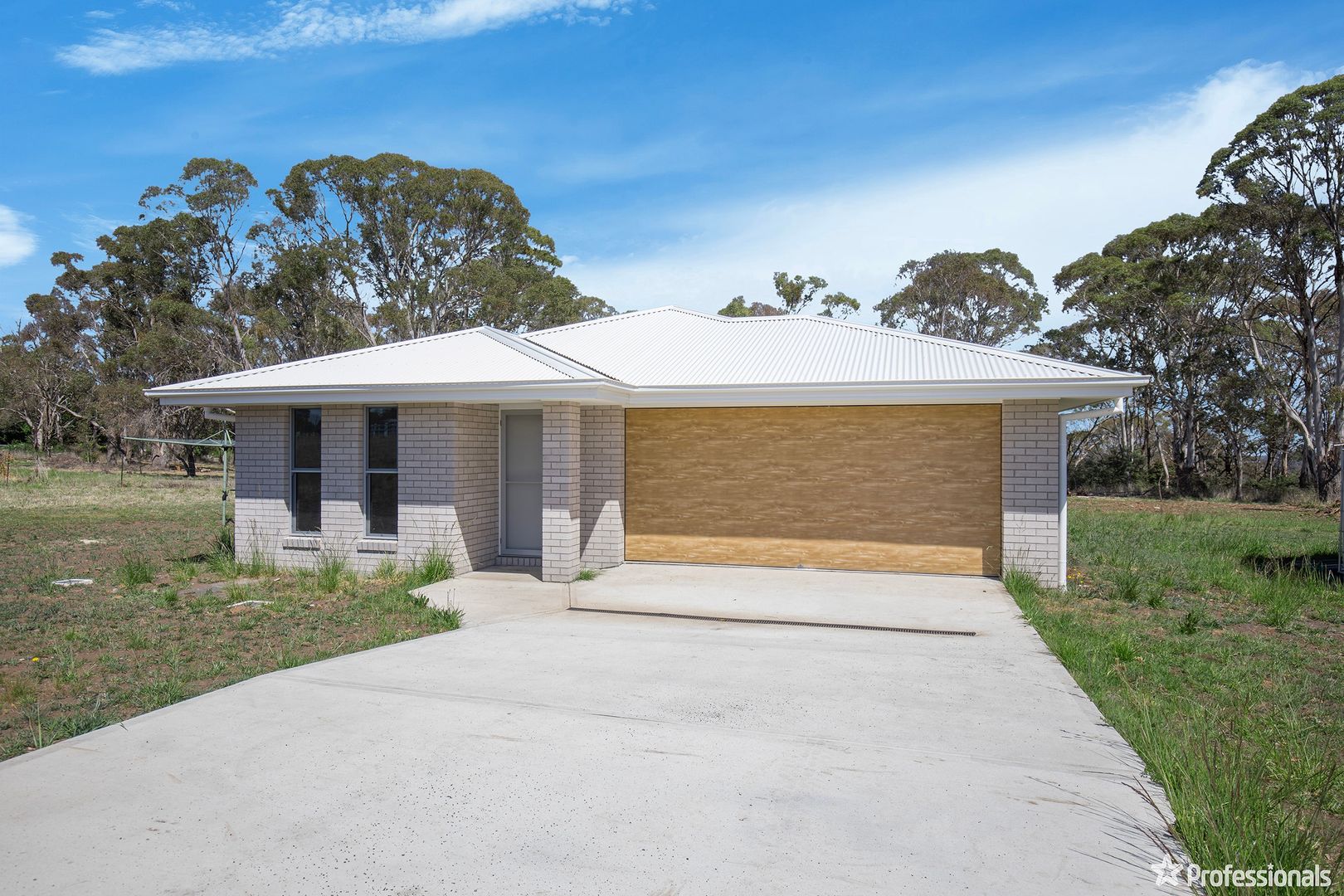 11 Martin Drive, Black Mountain NSW 2365, Image 1