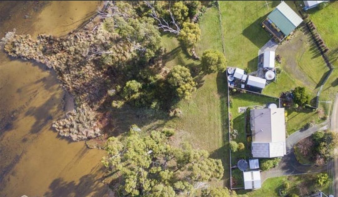 4 bedrooms House in 6-8 CHALLIS CRESCENT DEEP BAY TAS, 7112