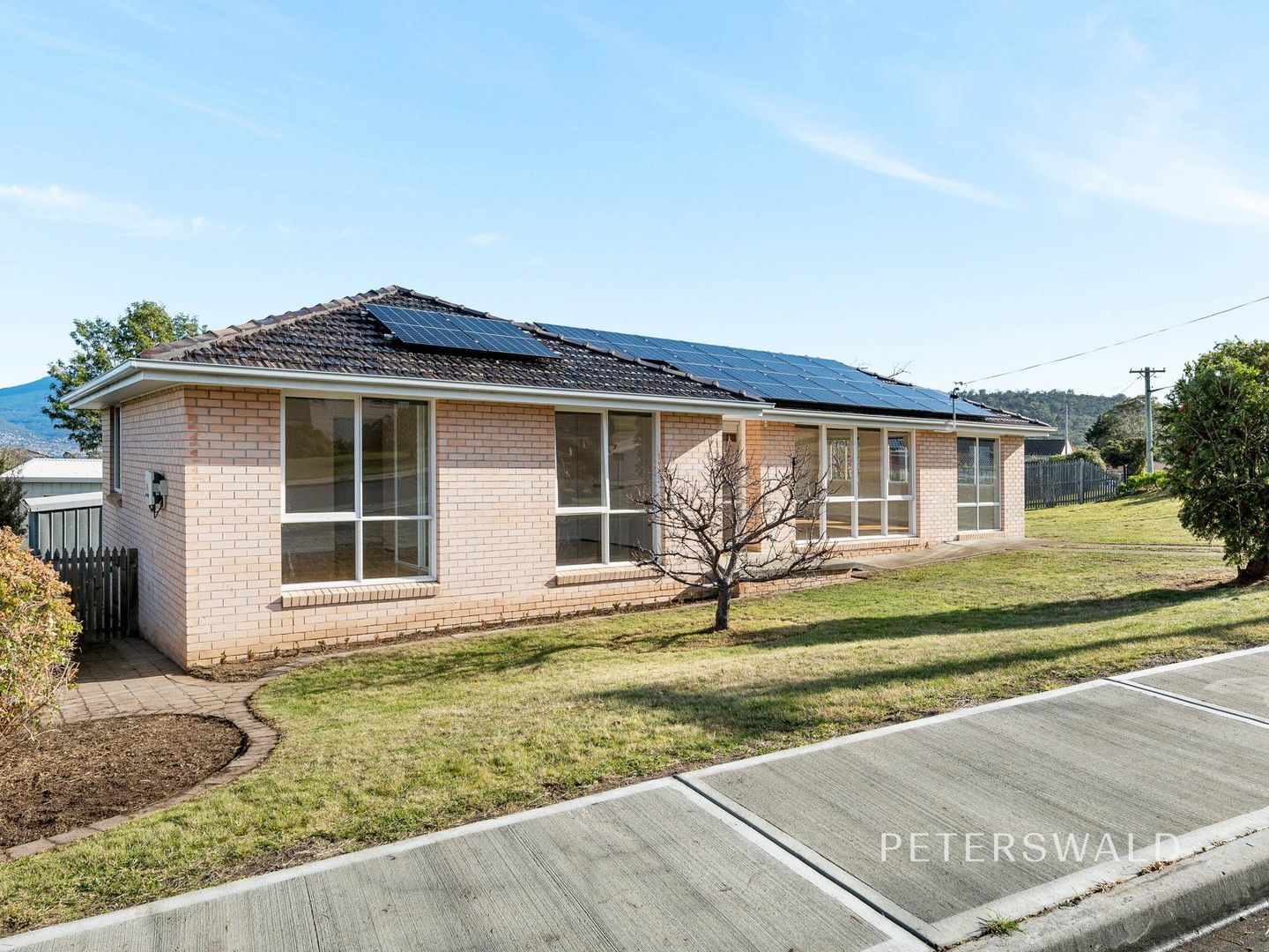 3 bedrooms House in 1 Dover Court HOWRAH TAS, 7018