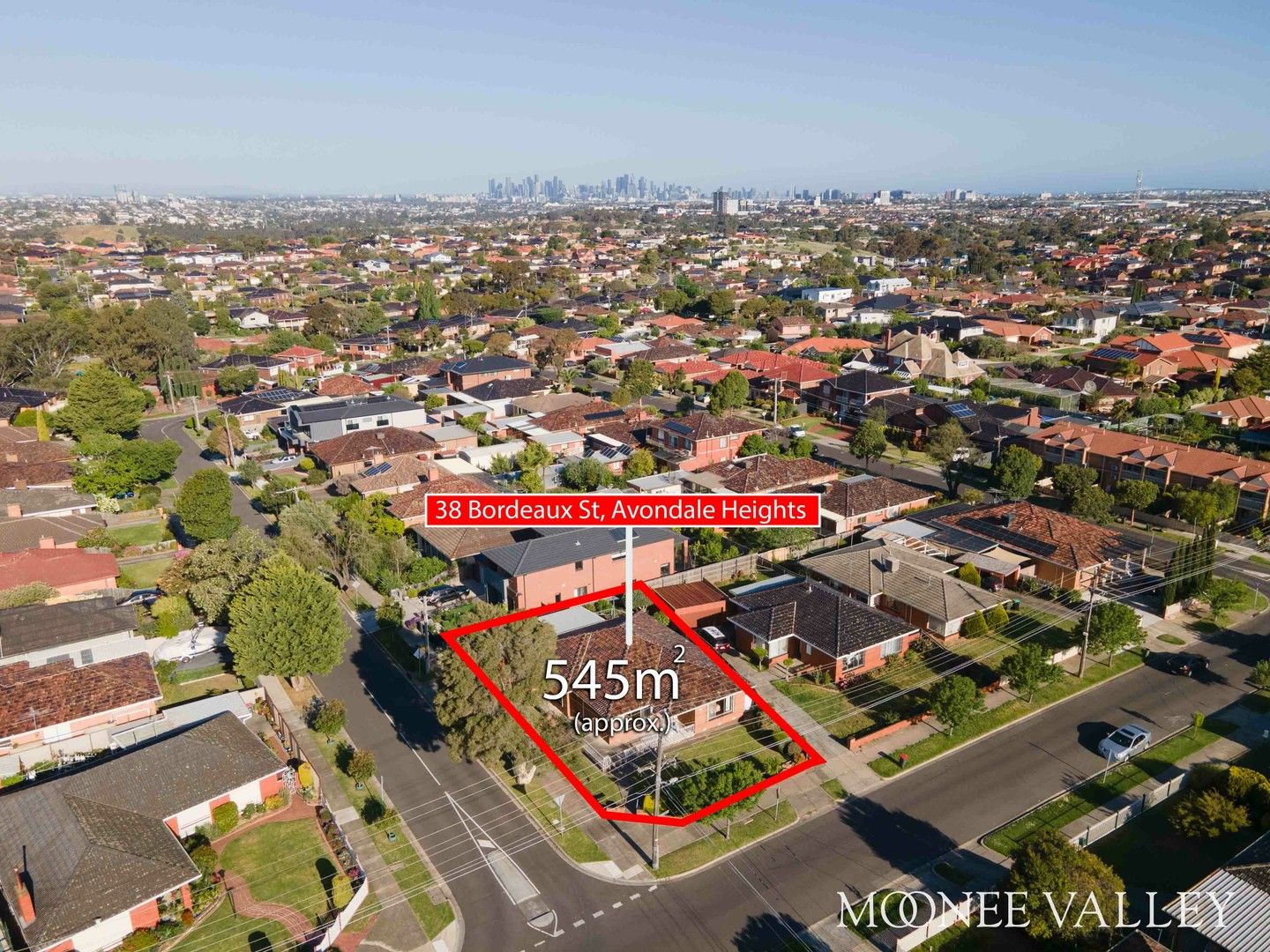 3 bedrooms House in 38 Bordeaux Street AVONDALE HEIGHTS VIC, 3034