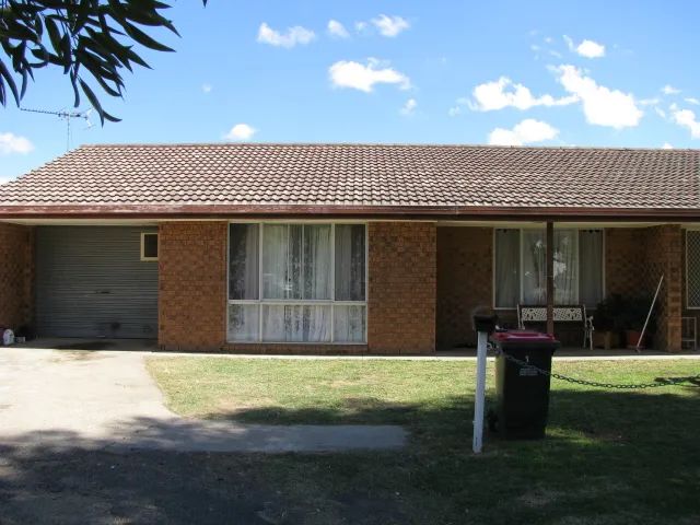 2 bedrooms Apartment / Unit / Flat in 1/1 Clarke Ave MOREE NSW, 2400
