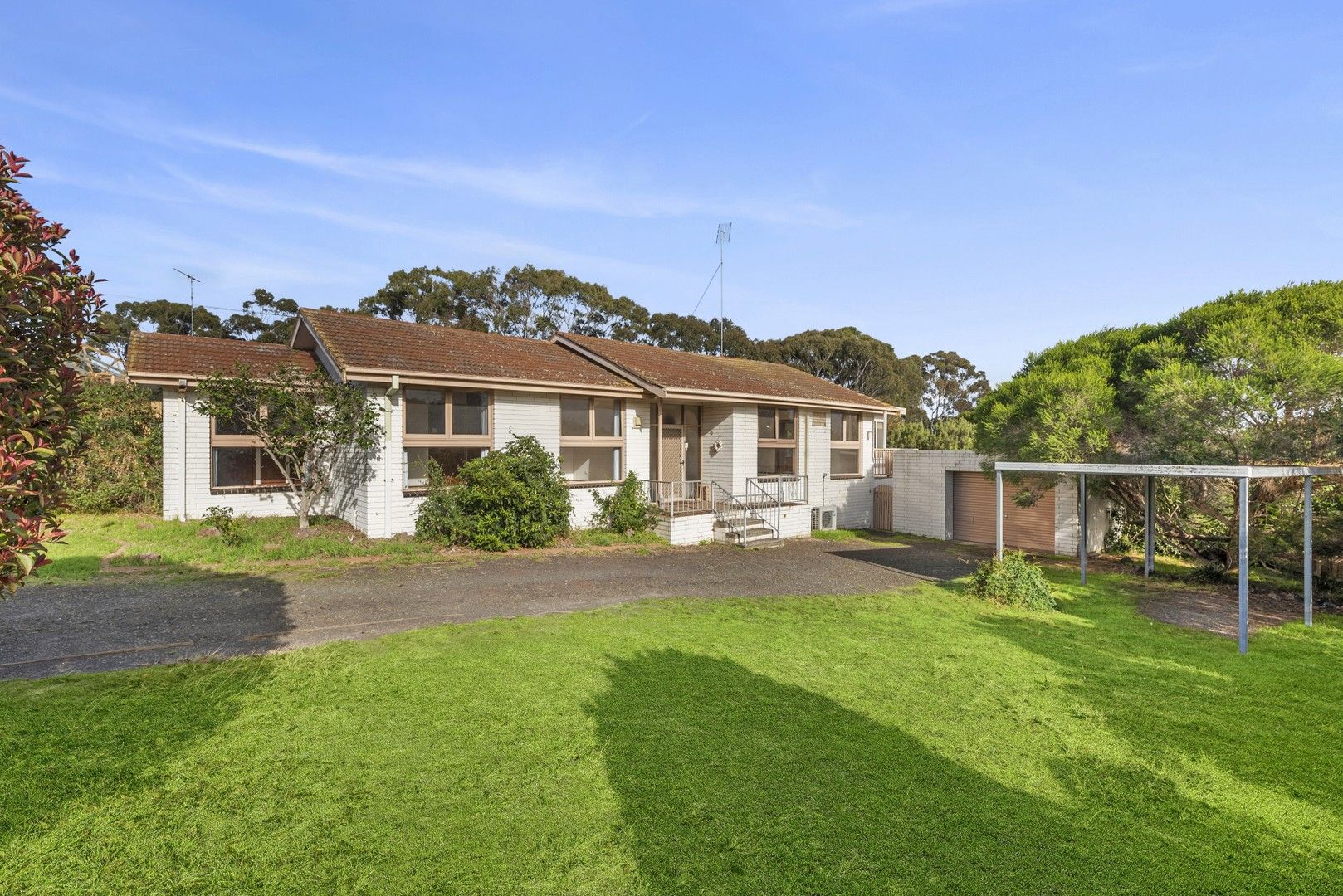 4 bedrooms House in 209-211 Country Club Dr CLIFTON SPRINGS VIC, 3222