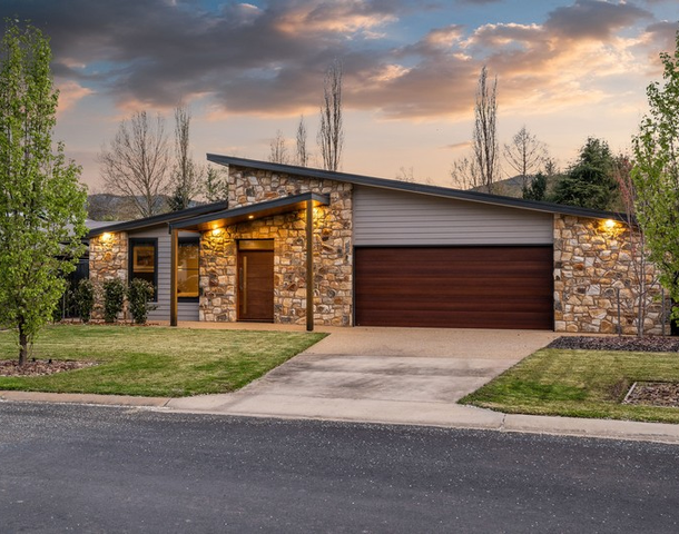 52 Mountain Mist Drive, Bright VIC 3741