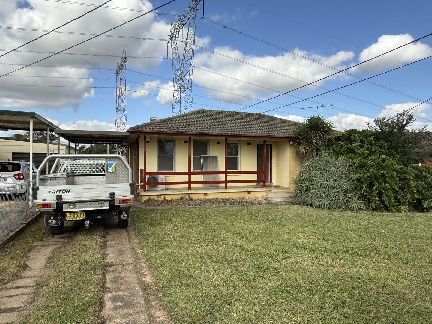3 bedrooms House in 53 Noumea Street LETHBRIDGE PARK NSW, 2770