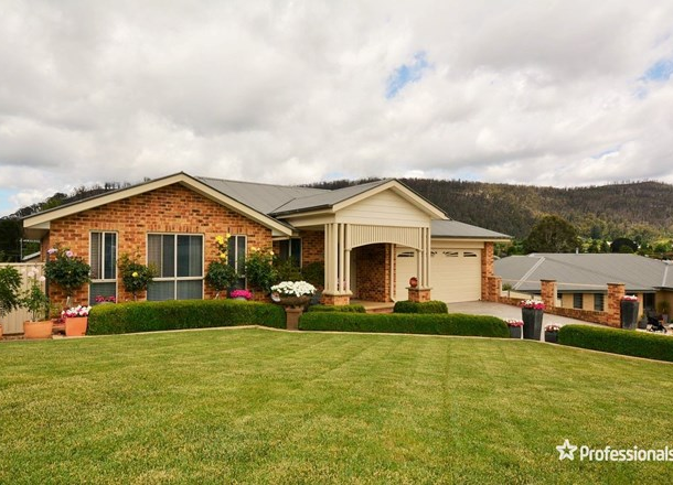 19 Henderson Place, Lithgow NSW 2790