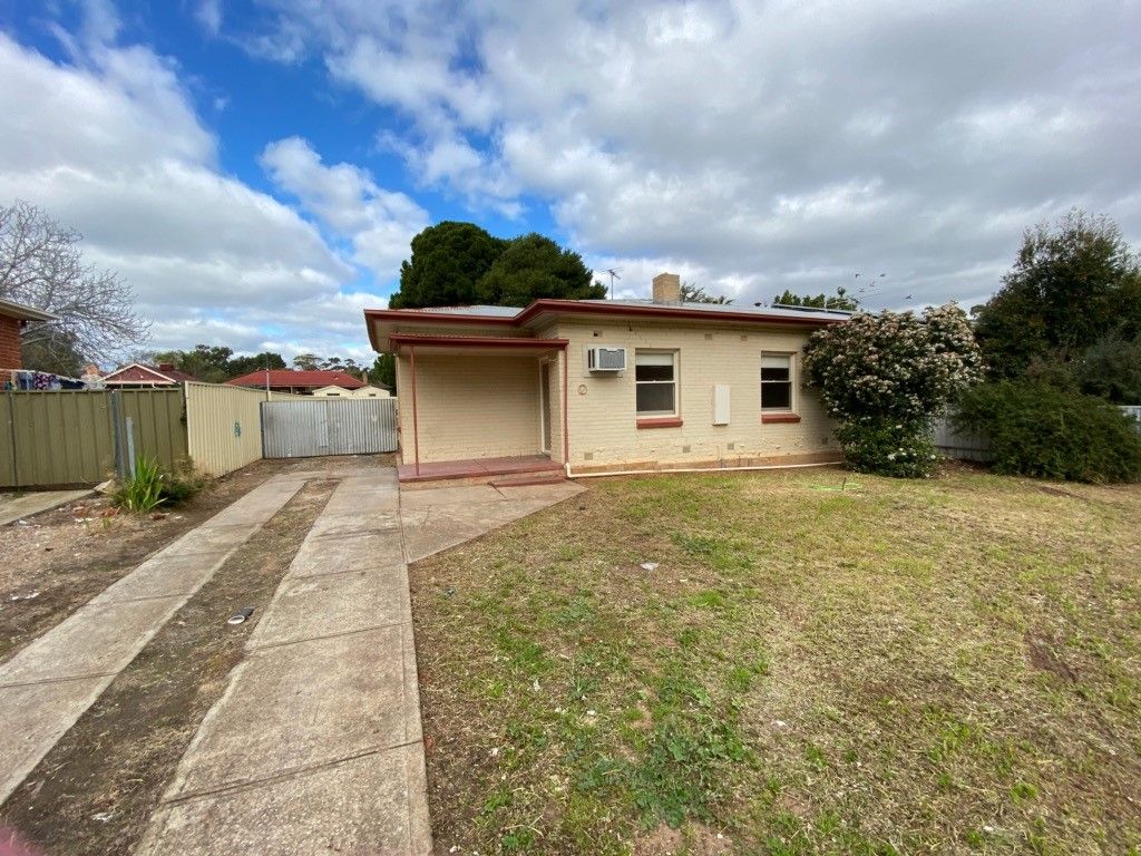 4 bedrooms House in 12 Dolphin Street ELIZABETH EAST SA, 5112