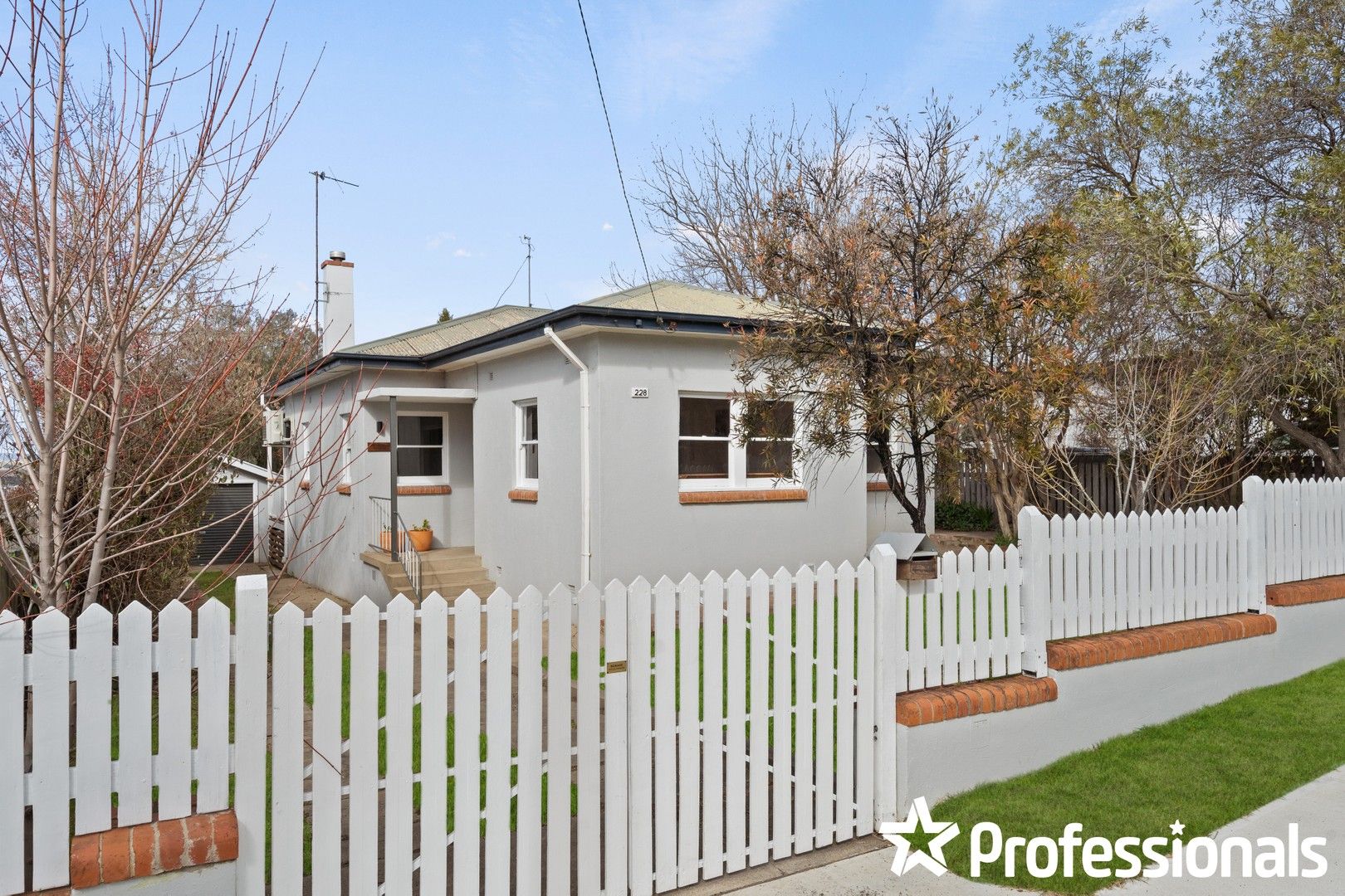 3 bedrooms House in 228 Peel Street BATHURST NSW, 2795