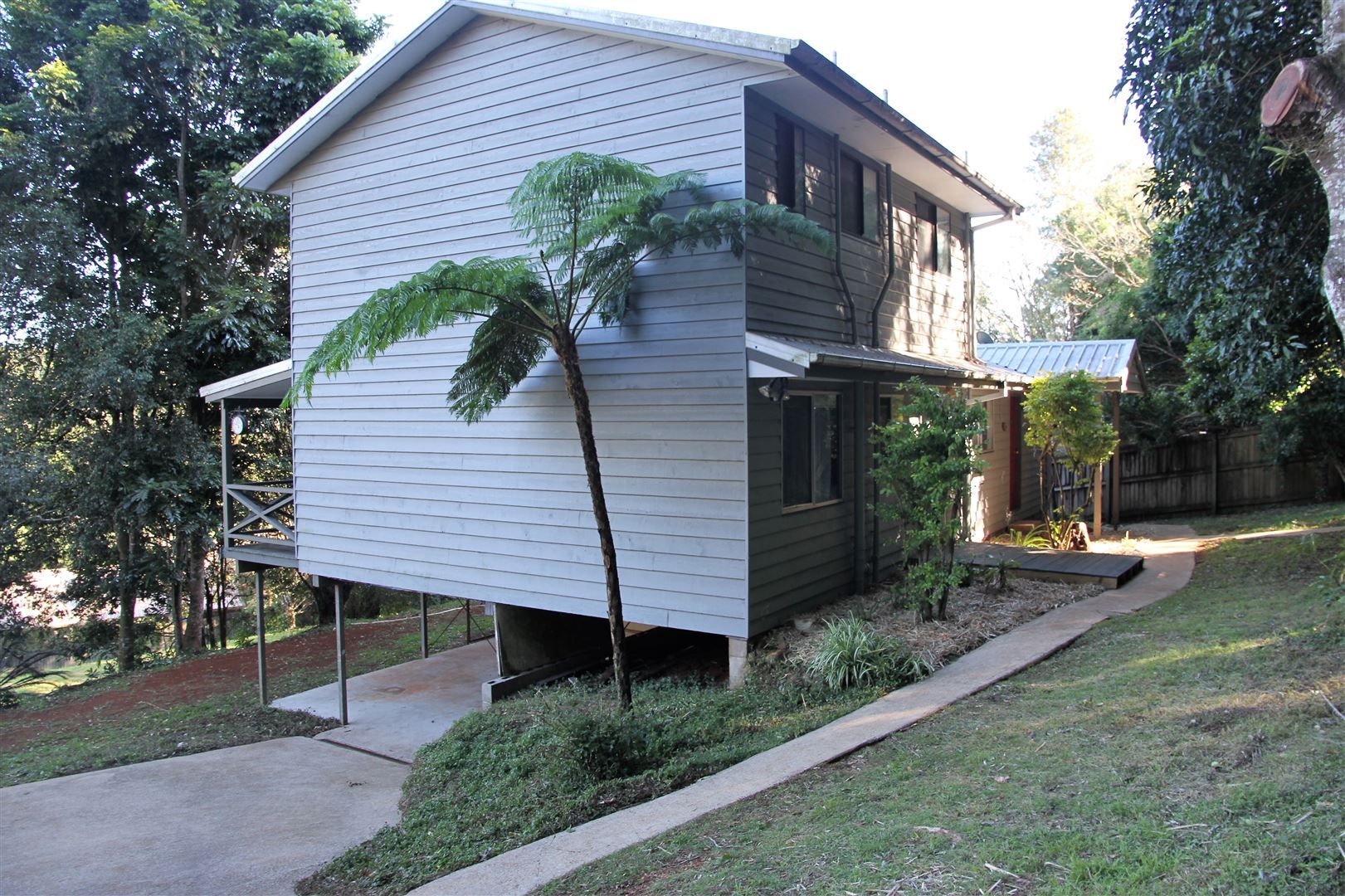 4 bedrooms House in 72 Eagle Heights Road TAMBORINE MOUNTAIN QLD, 4272
