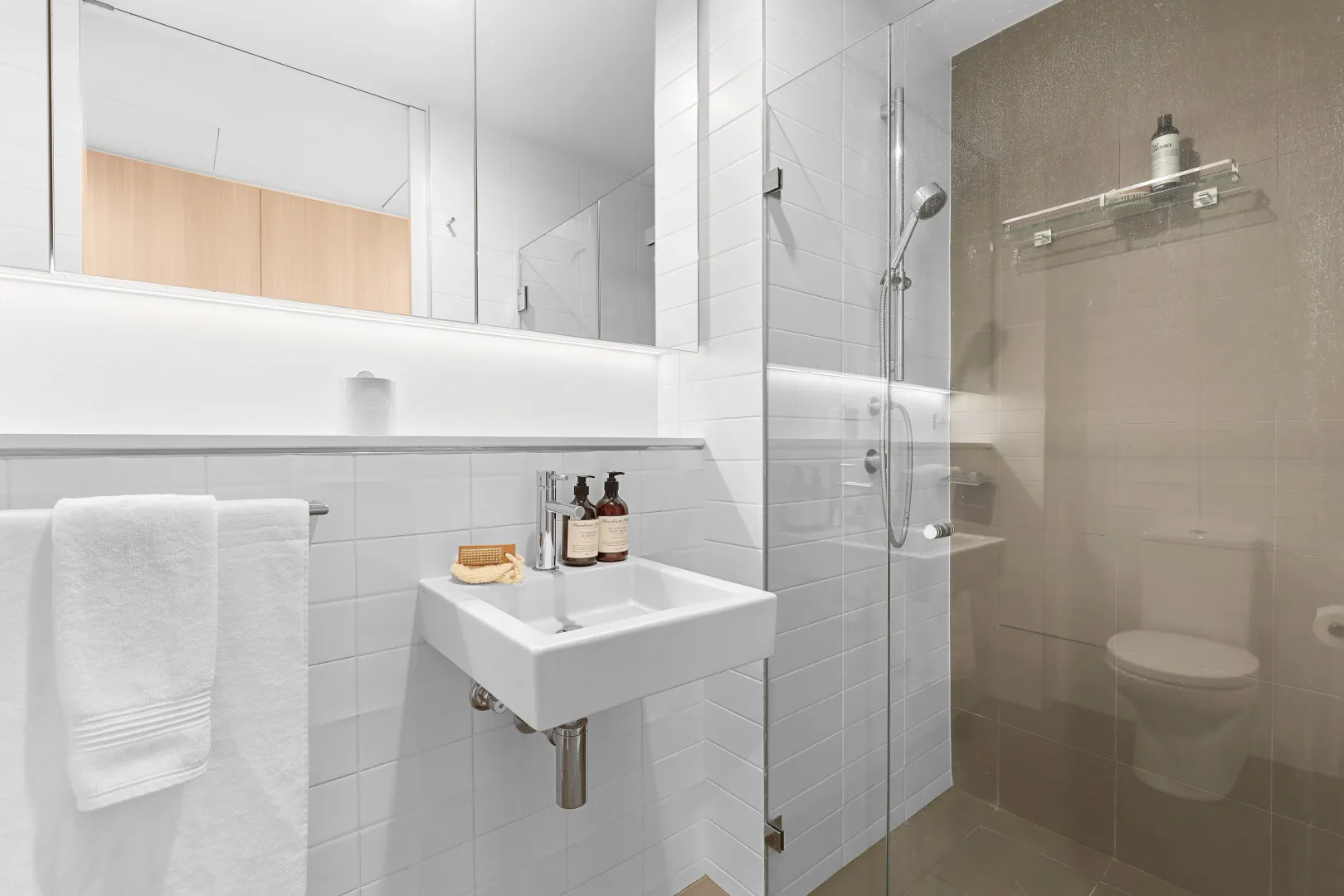 Stylish One Bedroom in Prime Location - View 5