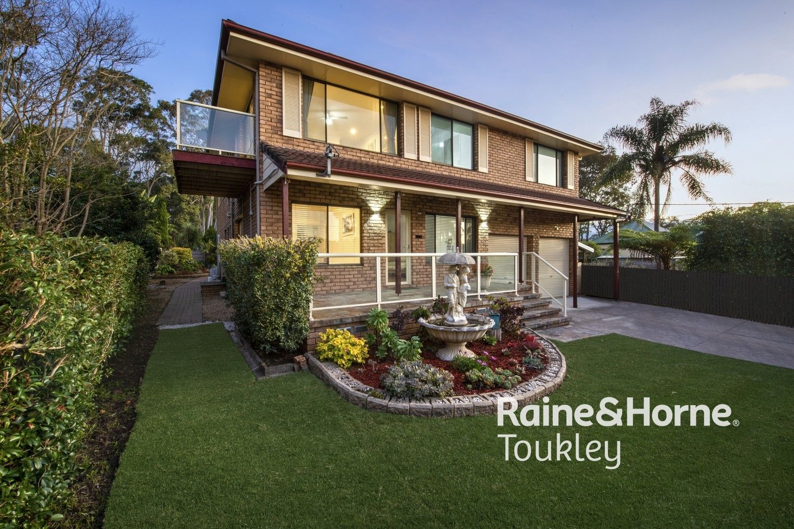 5 bedrooms House in 3 Saturday Street TUGGERAWONG NSW, 2259