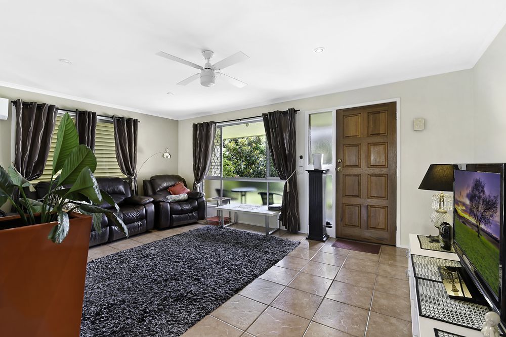 34 Sunbird Avenue, Paradise Point QLD 4216, Image 2