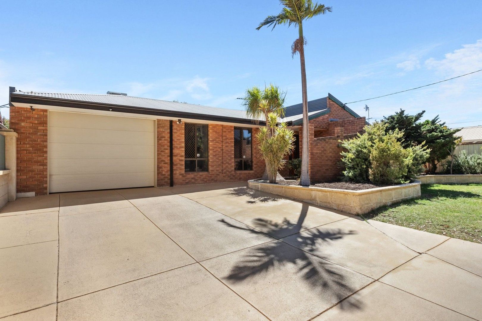 5 bedrooms House in 6 Orsett Way GOSNELLS WA, 6110