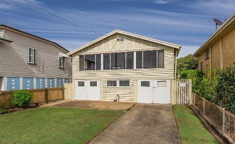 37 Flinders Parade, Scarborough QLD 4020