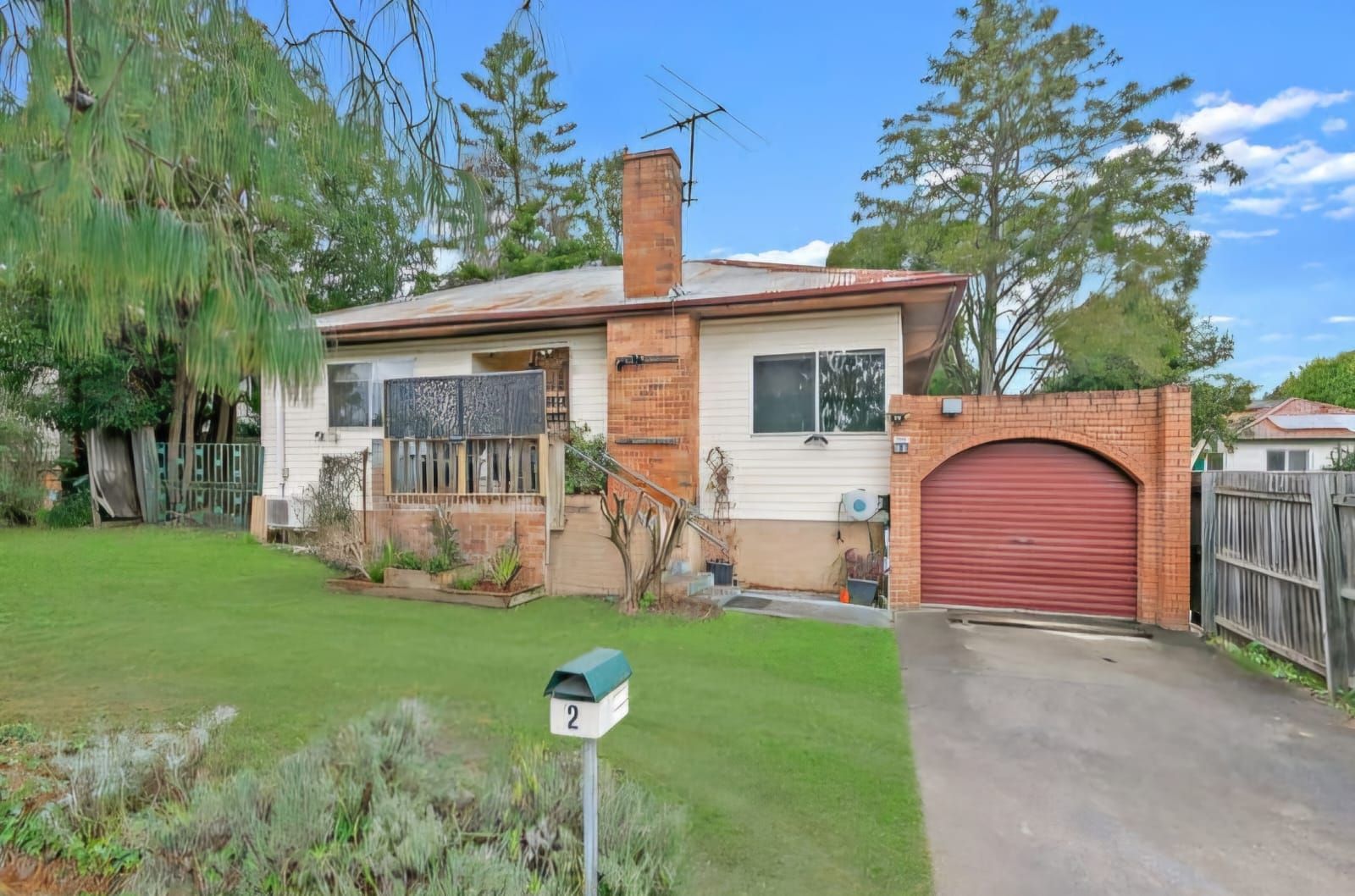3 bedrooms House in 2 Eighth Avenue SEVEN HILLS NSW, 2147