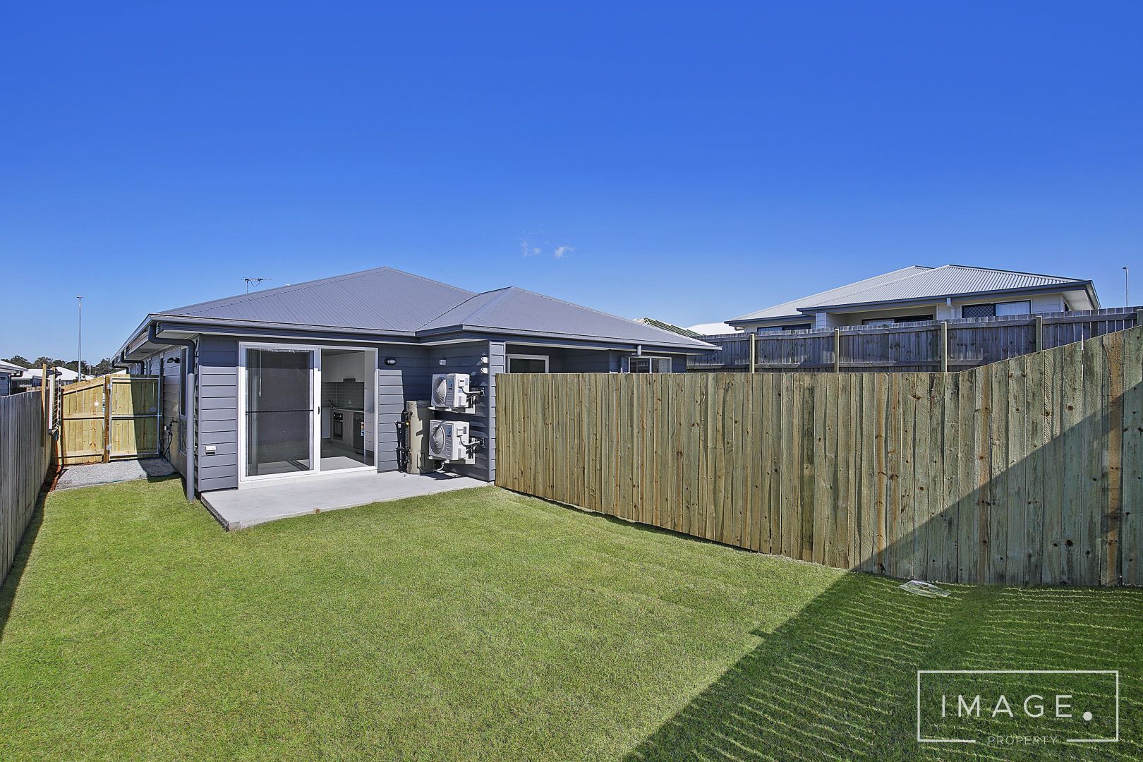 2 bedrooms Duplex in 2/13 Mount Mitchell St PARK RIDGE QLD, 4125