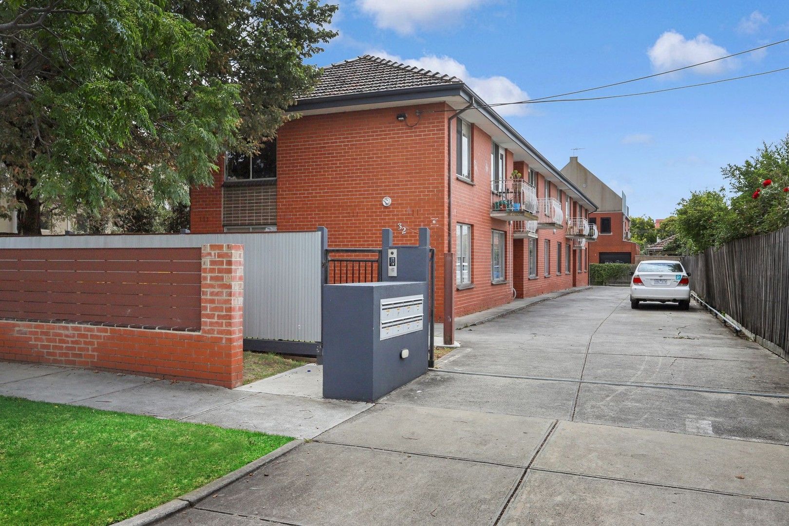 2/32 Hobbs Street, Seddon VIC 3011