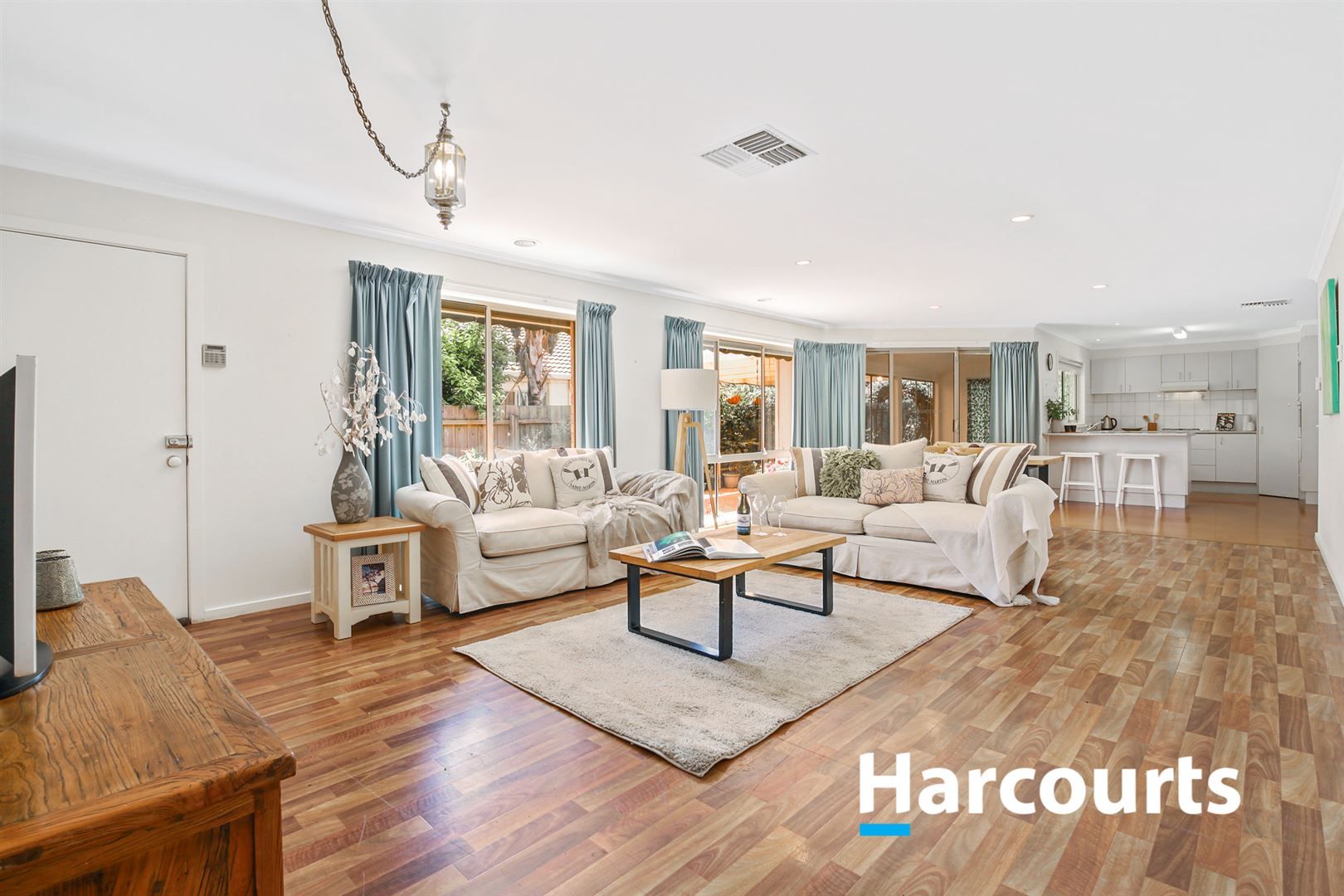 46 Hutchinson Drive, Lynbrook VIC 3975, Image 2