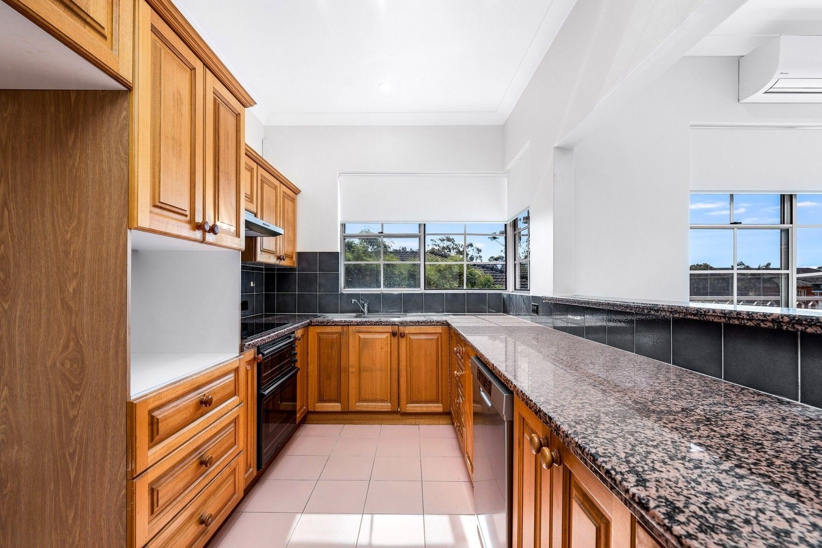 2 bedrooms Apartment / Unit / Flat in 11/171 Russell Avenue DOLLS POINT NSW, 2219