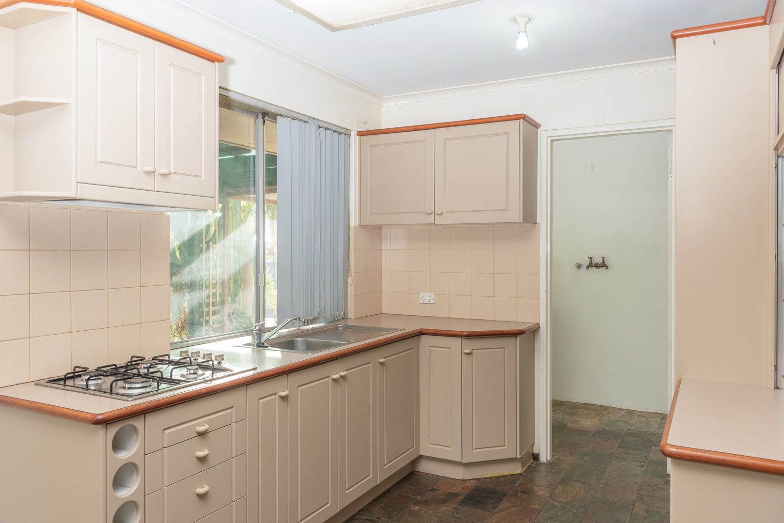 97 Bougainvillea Avenue, Forrestfield WA 6058 House For Rent 580