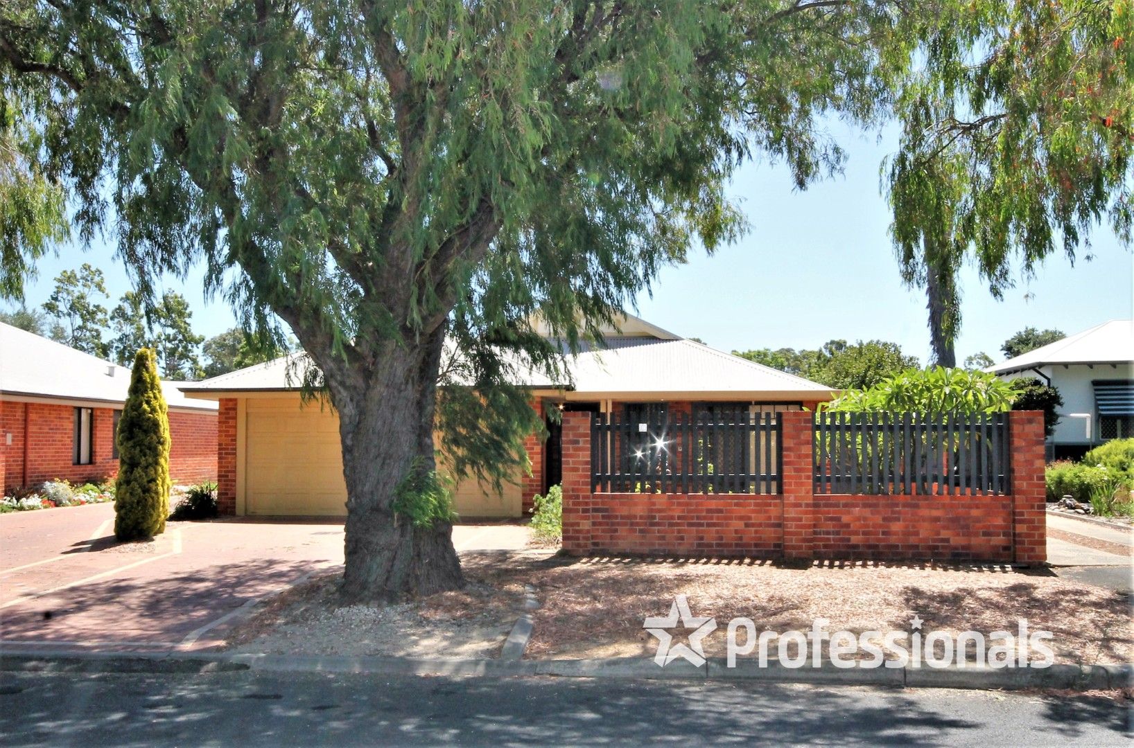 3 bedrooms Apartment / Unit / Flat in 4/2 Nuytsia Street CAREY PARK WA, 6230