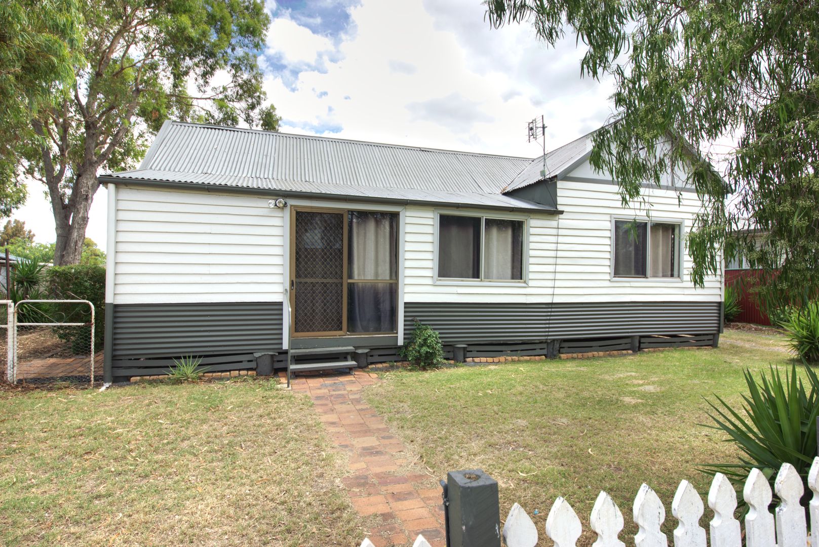 35 Donely Street, Oakey QLD 4401