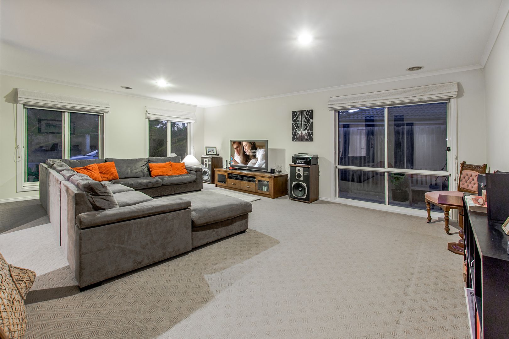 10 Hopegood Place, Lynbrook VIC 3975, Image 2