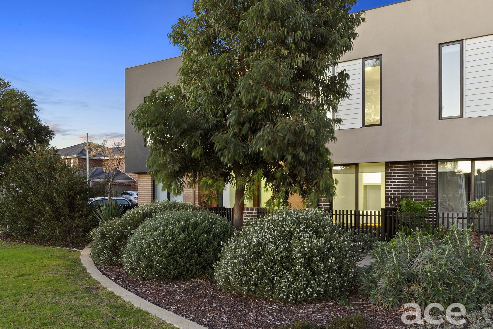 18 Valiant Walk, Williams Landing VIC 3027, Image 2