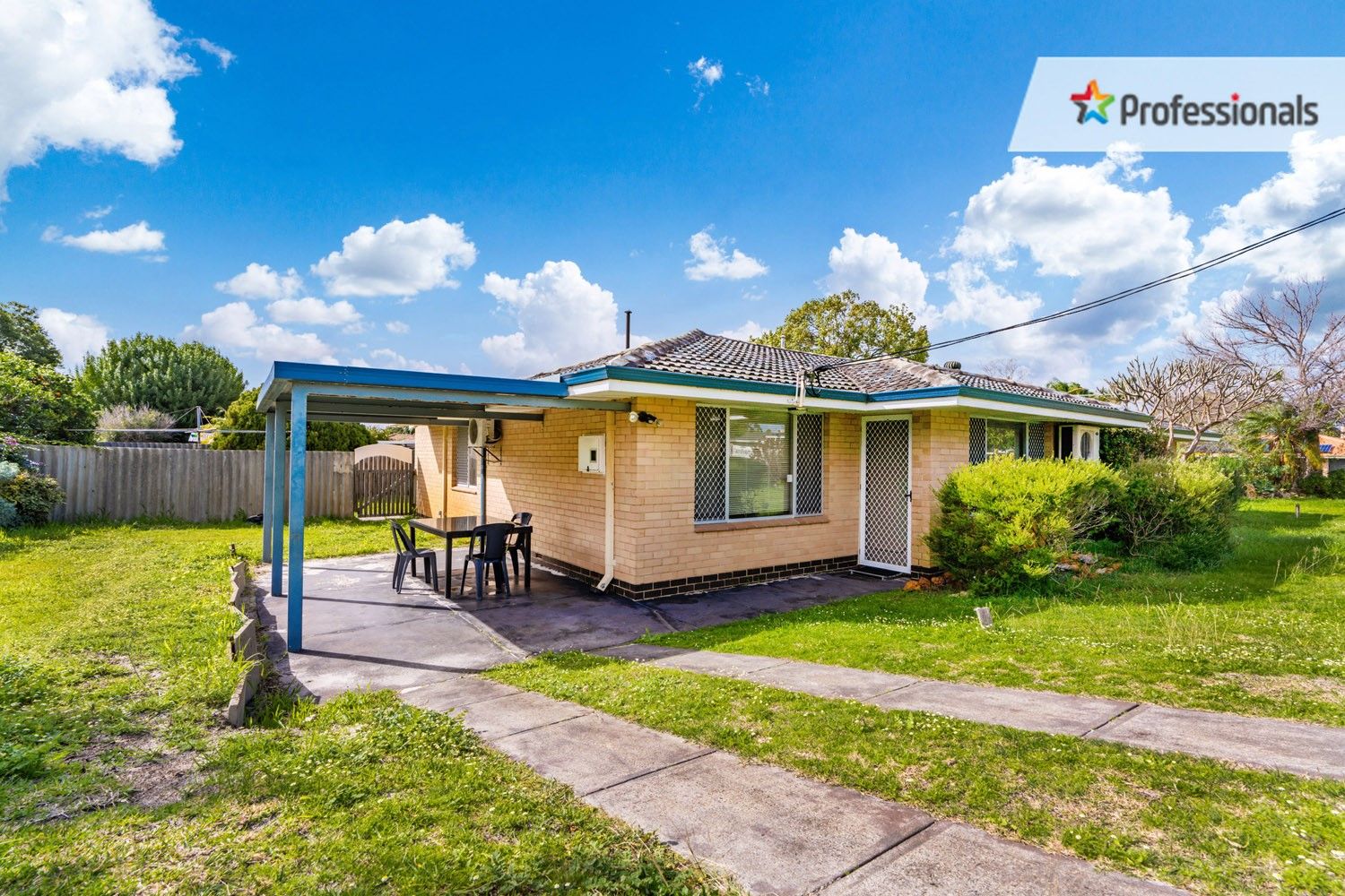 2 bedrooms House in 28 Tremlett Street THORNLIE WA, 6108