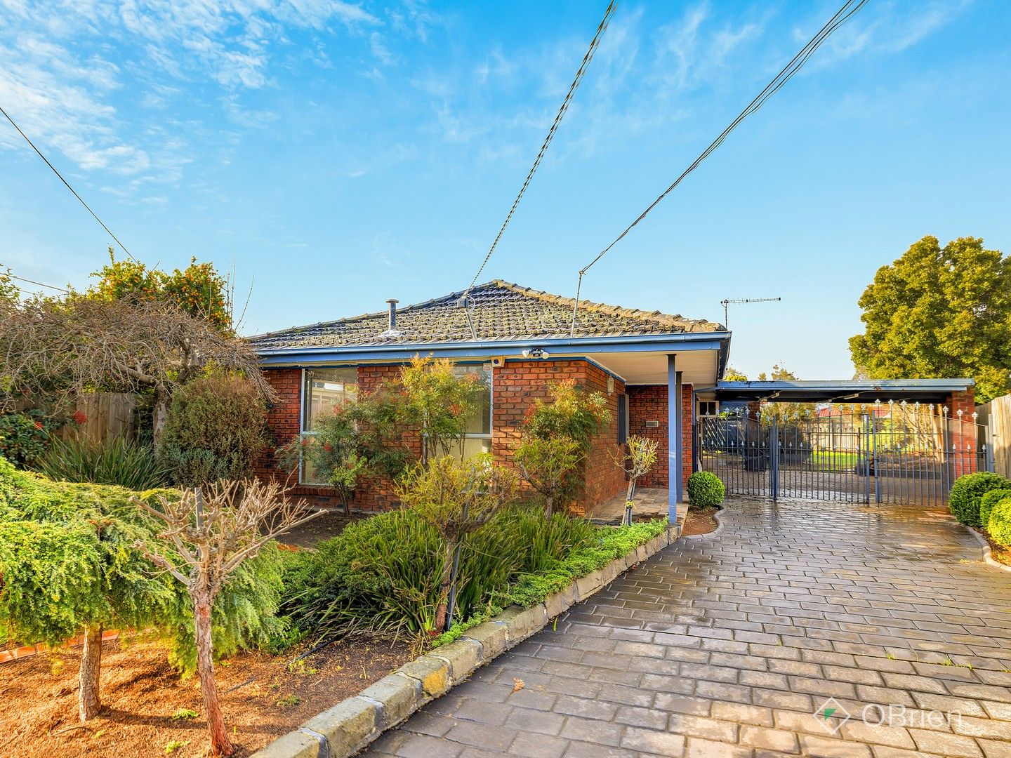 3 bedrooms House in 2 Gloucester Court WERRIBEE VIC, 3030