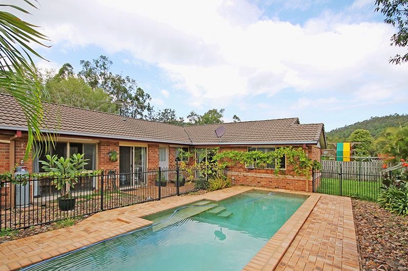 4 bedrooms House in 11 Kays Road THE GAP QLD, 4061