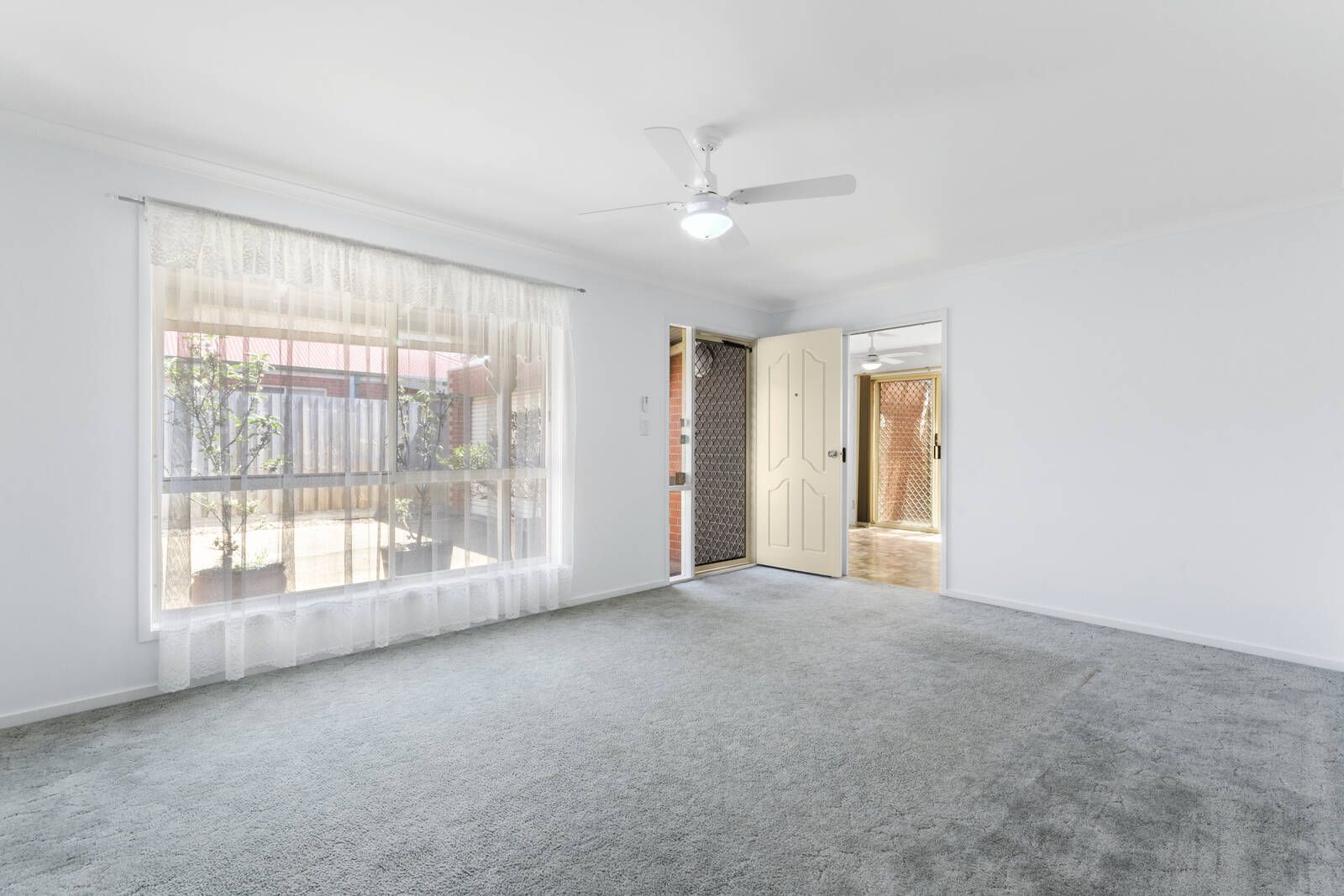 2/11 Griffen Street, Hamlyn Heights VIC 3215, Image 1