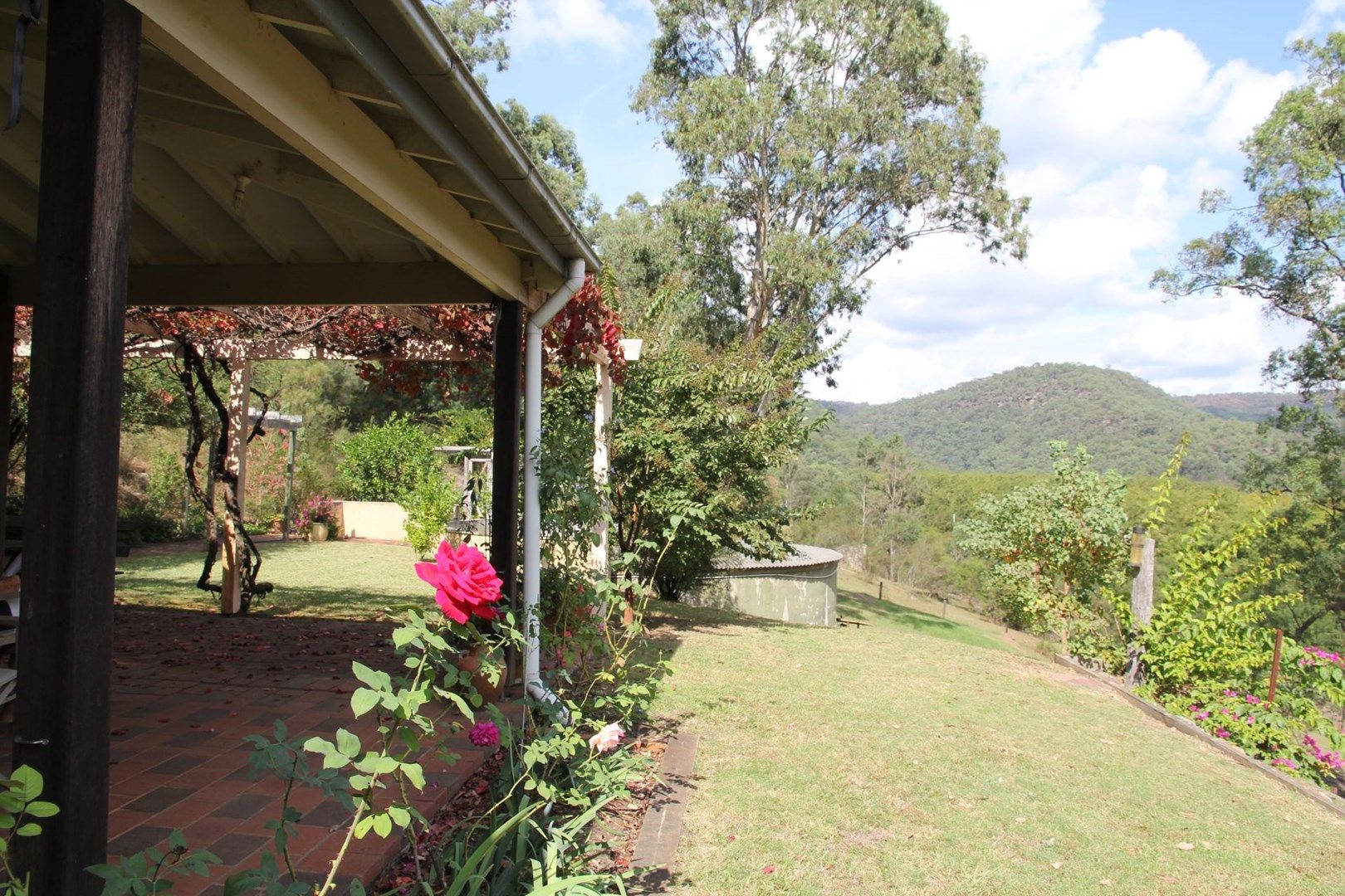 884 Upper Macdonald Road, Upper Macdonald Property History & Address