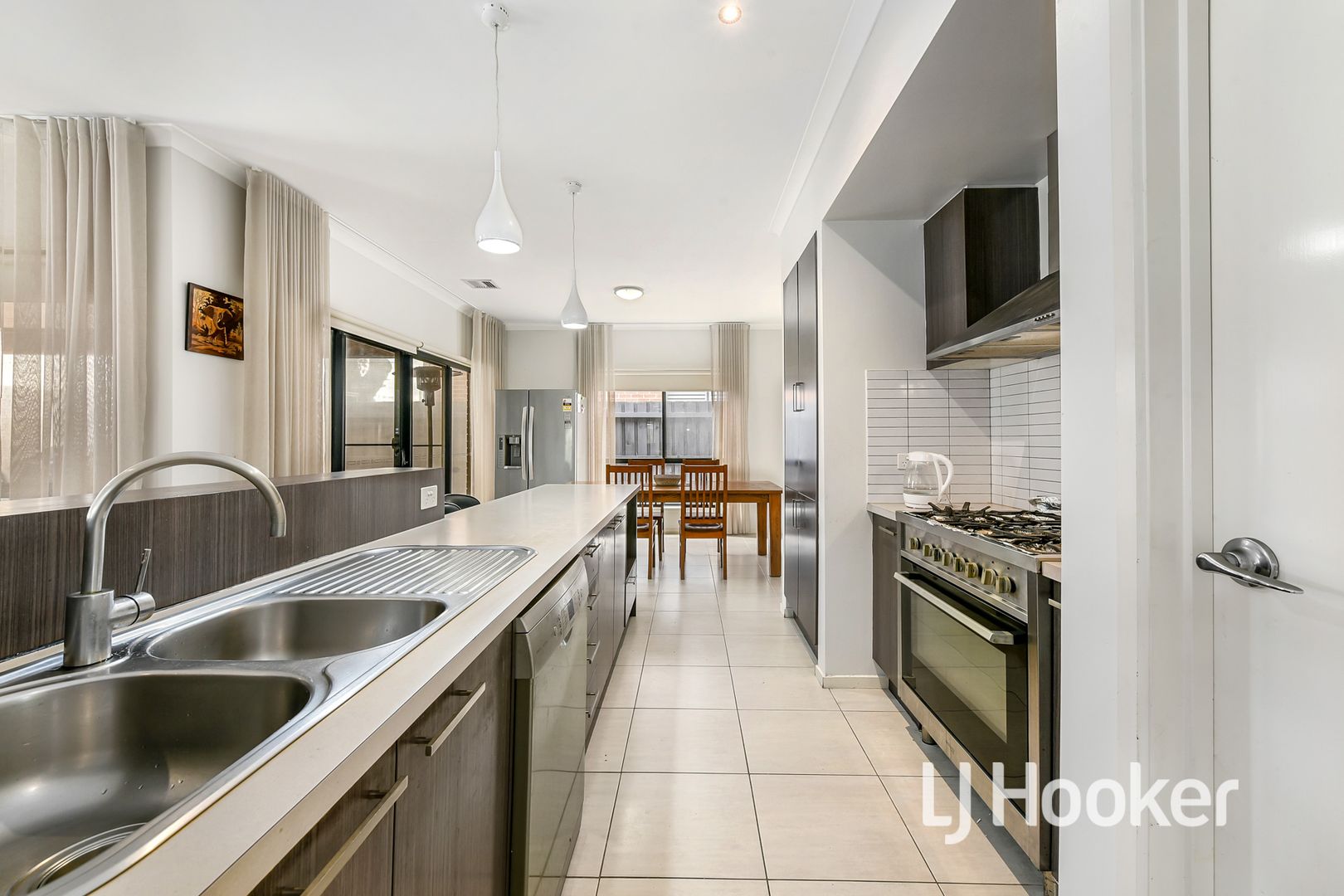 30 Aisbett Close, Lynbrook VIC 3975, Image 2