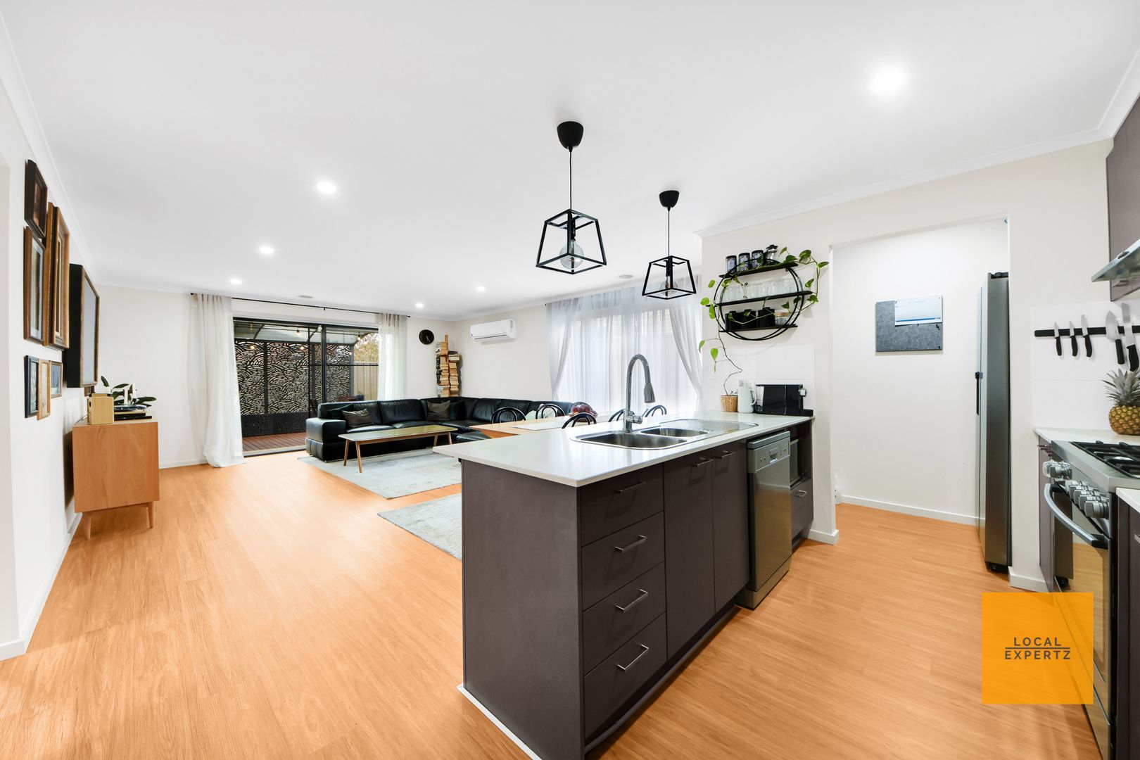 33 Coltan Avenue, Cobblebank VIC 3338, Image 1