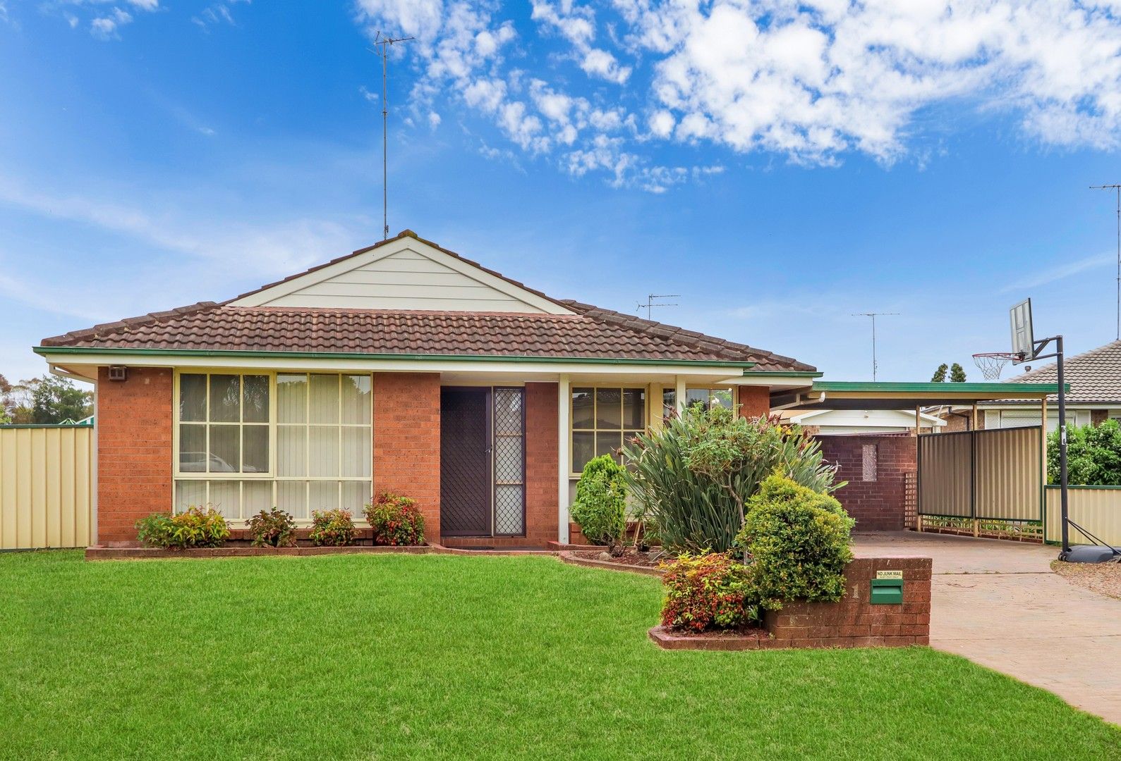 3 bedrooms House in 1 Biwa Cl ST CLAIR NSW, 2759