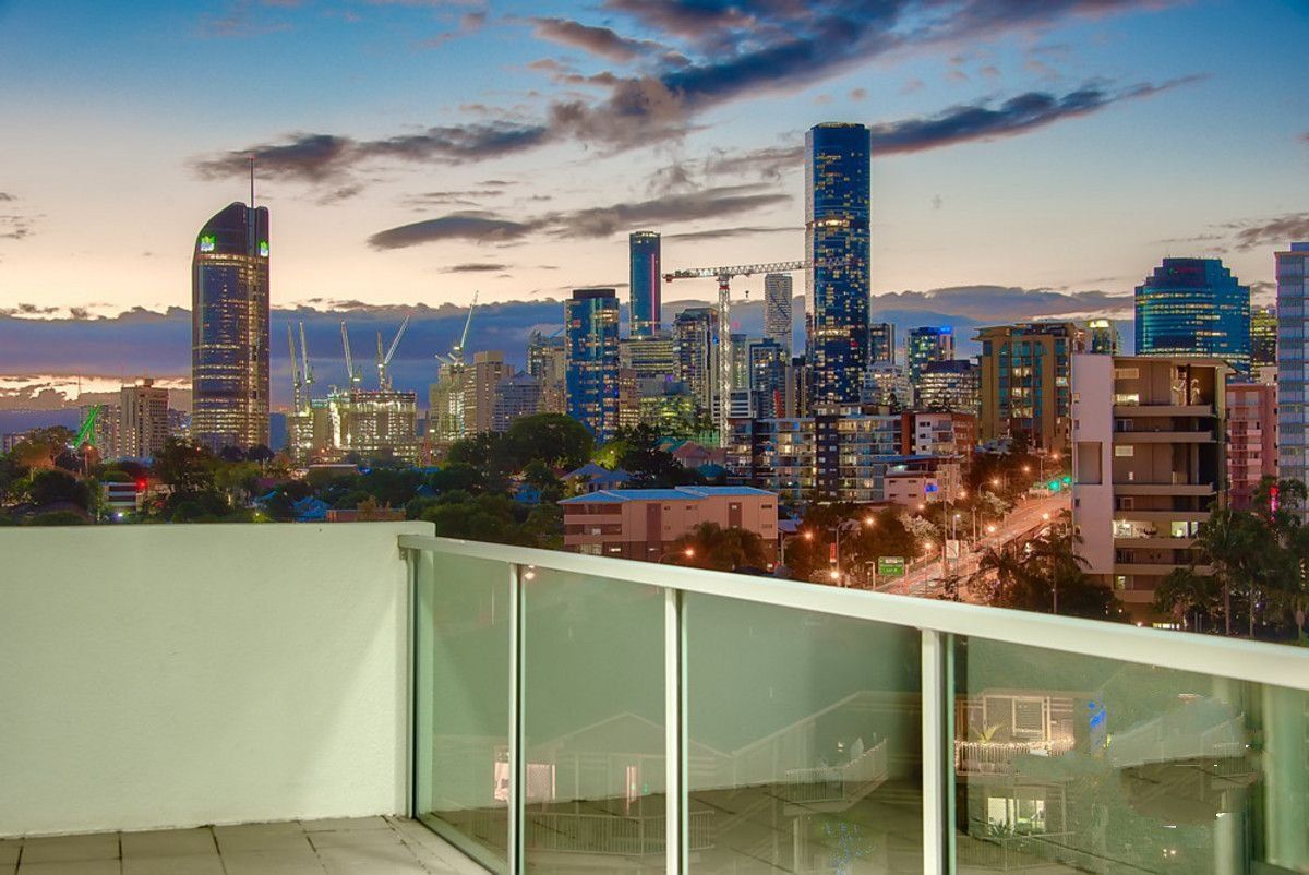 4 bedrooms Apartment / Unit / Flat in 17/215 Wellington Road EAST BRISBANE QLD, 4169