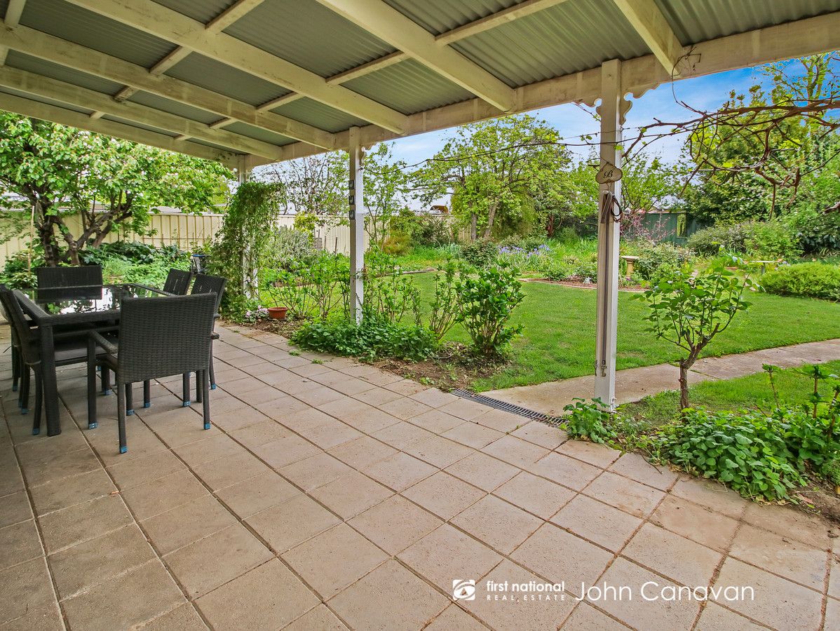 24 Ailsa Street, Mansfield VIC 3722, Image 2