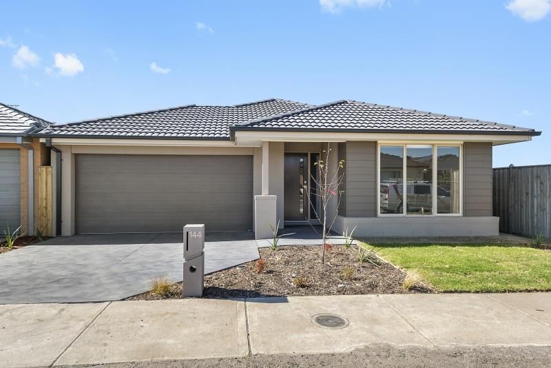 144 Thoroughbred Drive, Clyde North VIC 3978